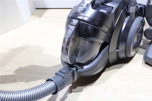 Vacuum cleaner 1